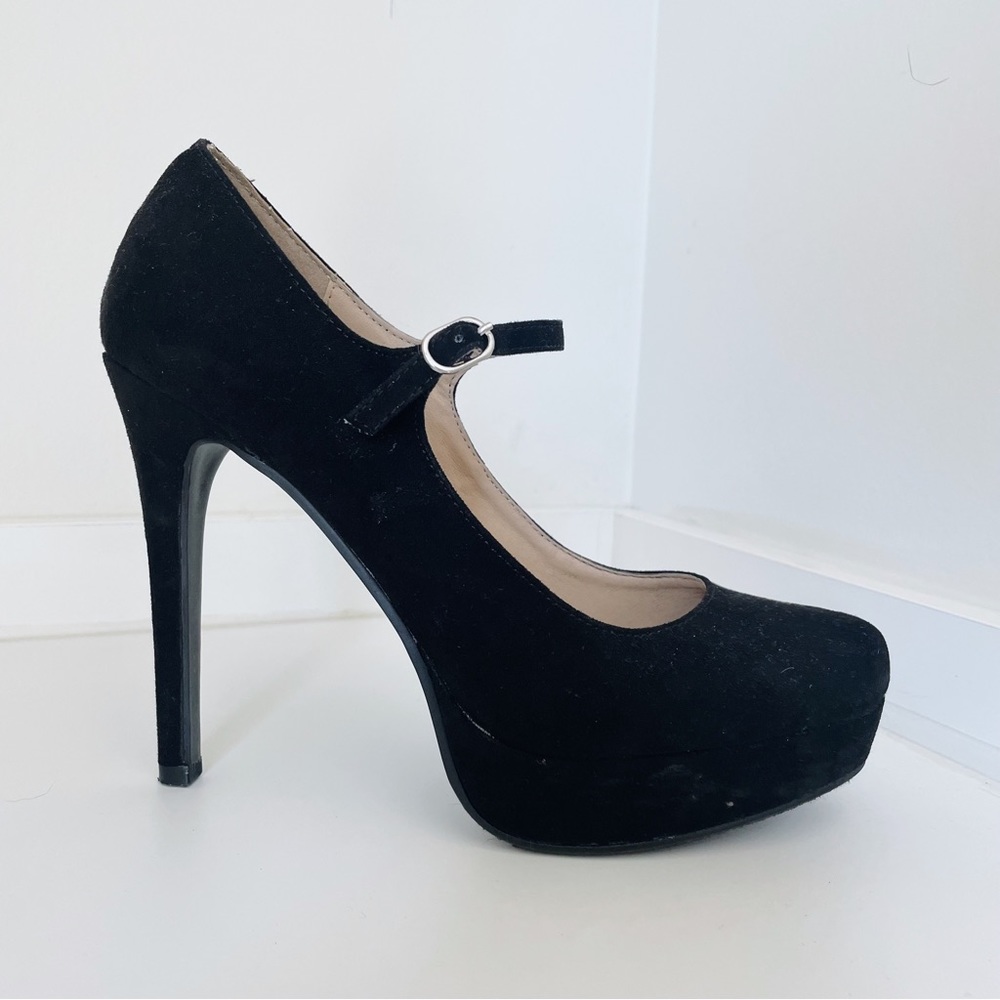 Chinese Laundry Black Pumps